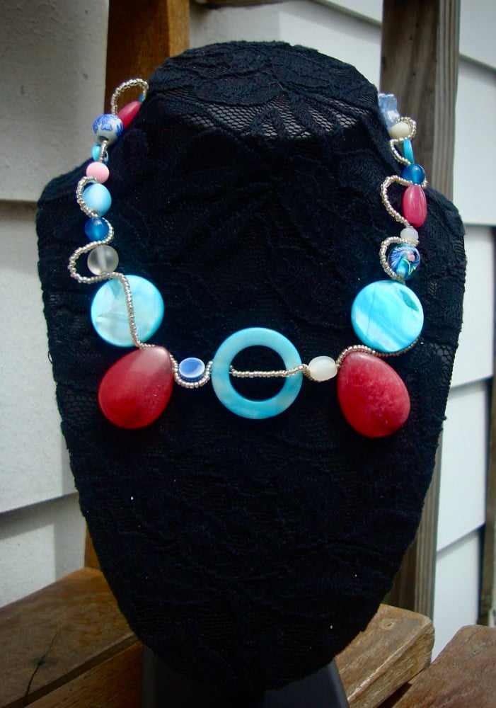 Image of BLUEXPINK TEARDROP 2WISTED NECKLACE