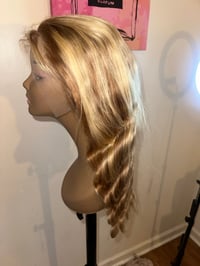 Image 2 of 22 inch 27/613 body wave wig 