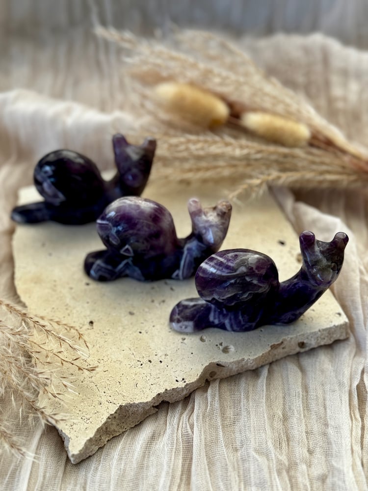 Image of Chevron Amethyst Snail Carving 