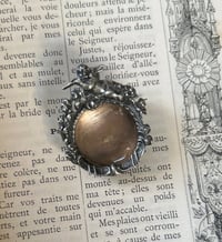 Image 1 of Broche porte-photo, XIXème siècle en argent massif, chérubins