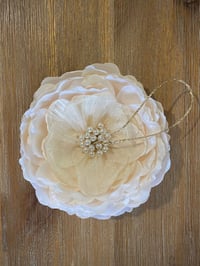 Image 3 of Preorder - Ivory Hanging Peony (with pearls) 