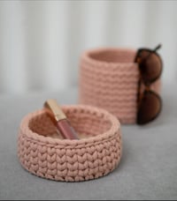 Image 1 of Crochet round basket with wooden base