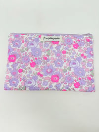 Image 1 of Pochette à livre LA LECTRICE Liberty Betsy néon purple