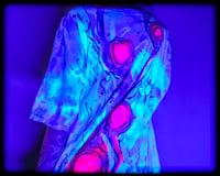 Image 14 of 666 UV TEe (large)