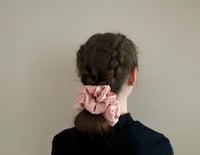 Image 4 of SCRUNCHIE OVERSIZED DIRTY PINK/PUDROWY RÓŻ