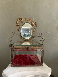 Image 5 of Très grand coffre à bijoux/reliquaire en verre biseauté, velours, miroir, XIXÈME s.
