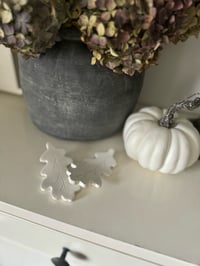 Image 5 of Pair of Decorative Oak Leaves 