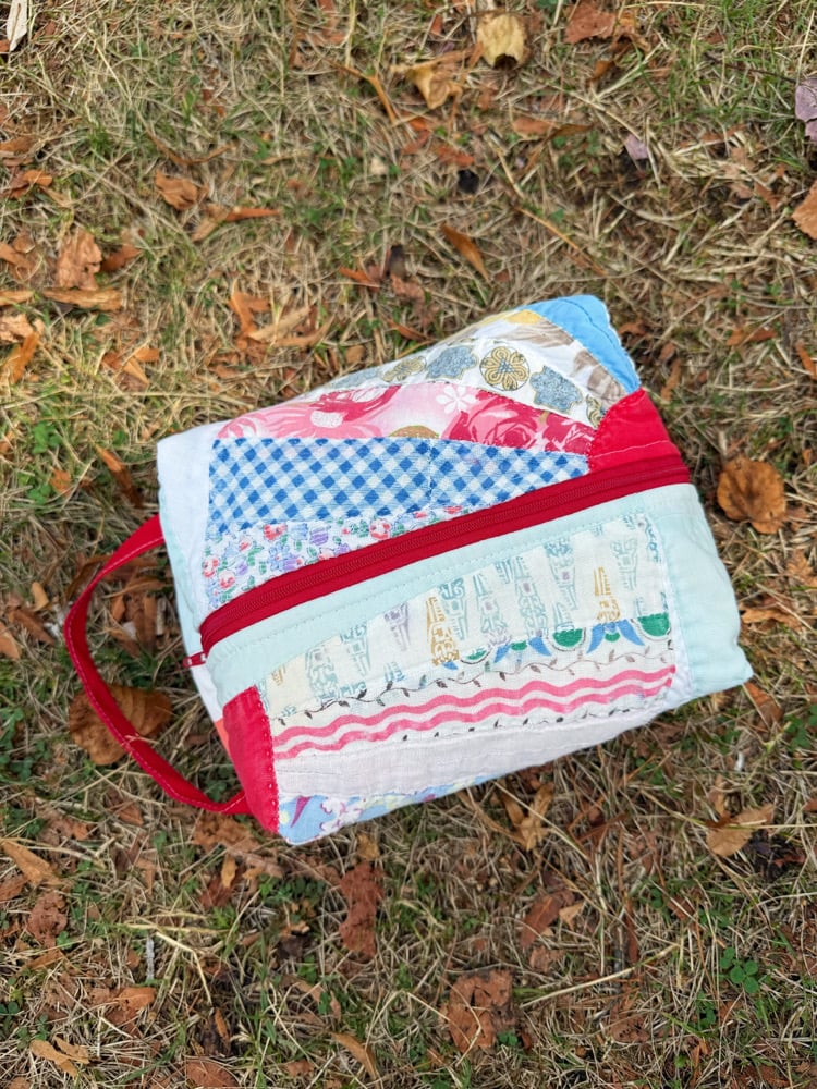 Image of Medium Zipper Pouch — 04