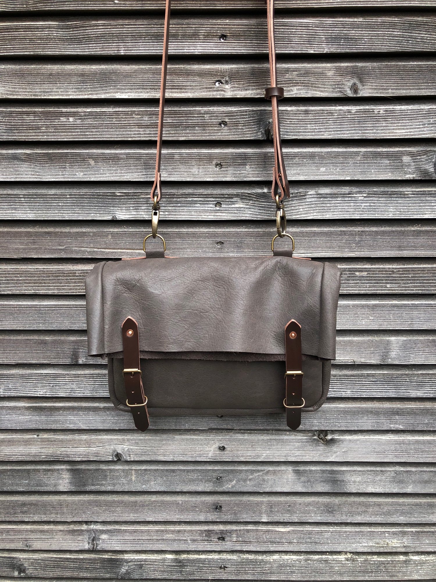 Image of Musette satchel made in oiled leather with adjustable shoulderstrap UNISEX