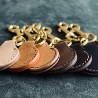 Image 3 of The Round Key Fob - Tan & Carrot