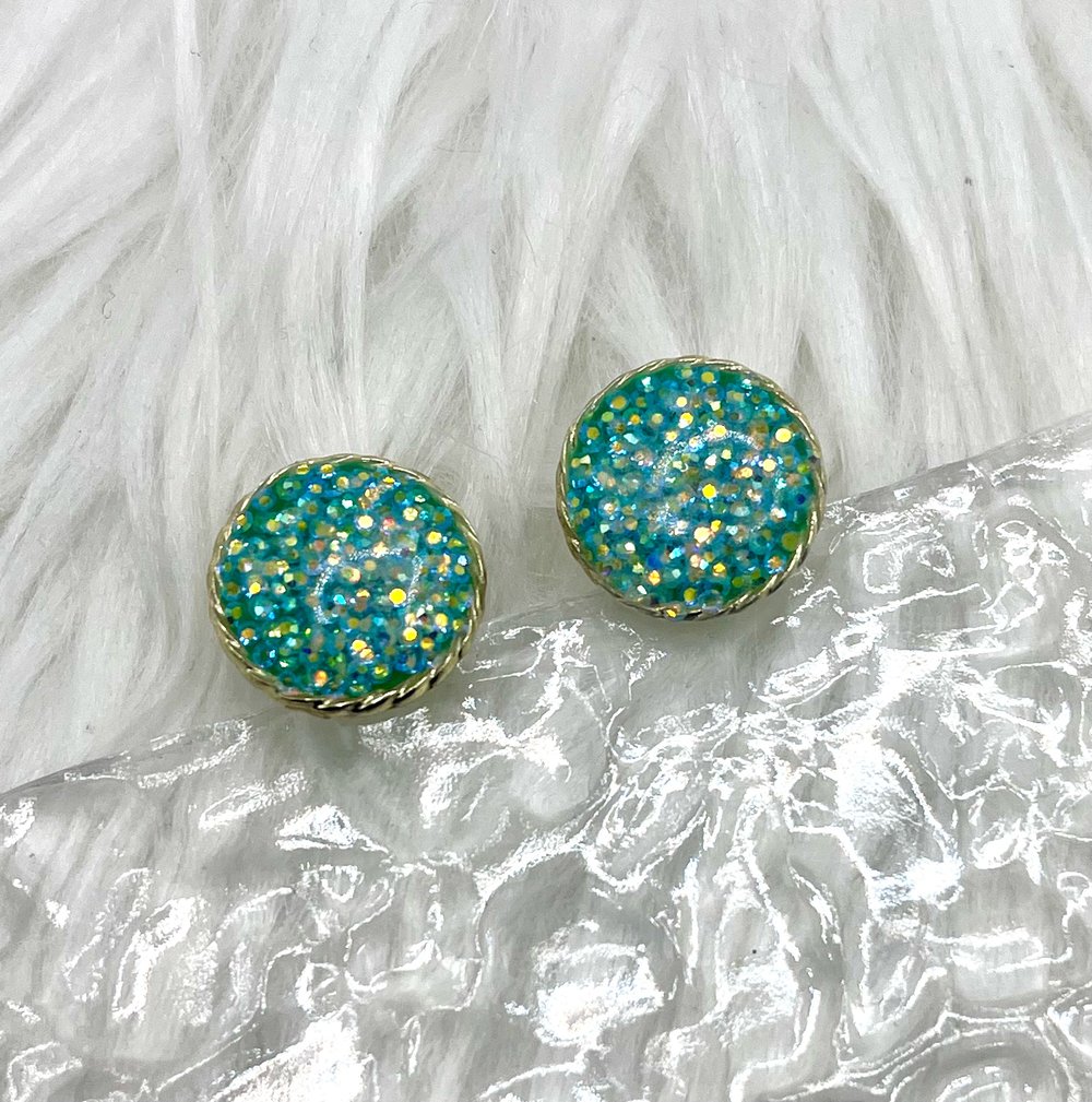 Image of GREEN SPARKLY GLITTER STUDS 