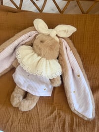 Image 1 of EN STOCK : DOUDOU  ET SA TENUE RAYÉ MARGUERITE BRODÉ