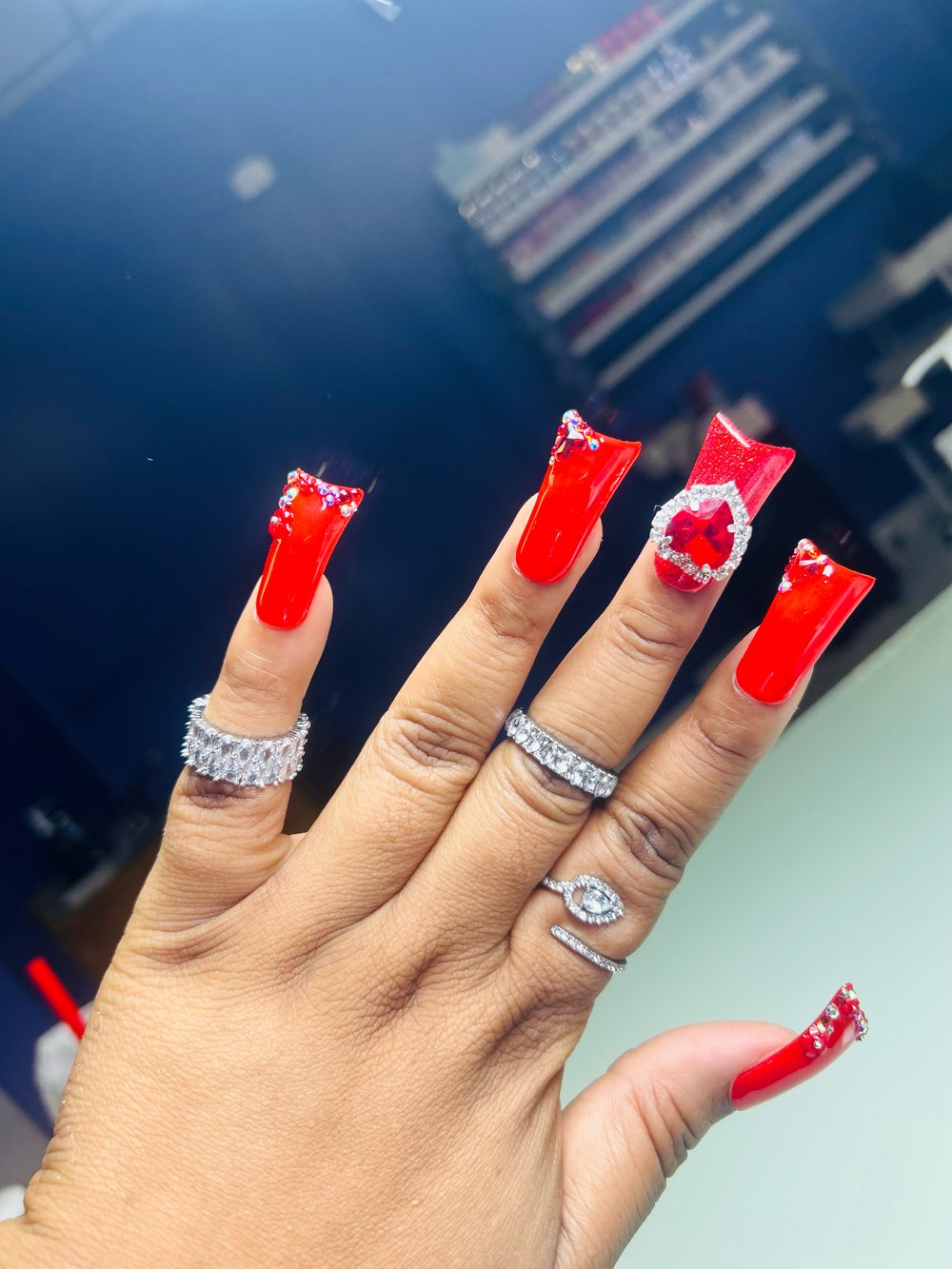 Moon Cut V-Day Duck Nails 