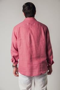Image 2 of Camisa sahariana de lino frambuesa