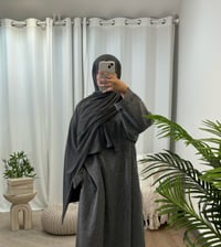 Image 4 of grey jersey hijāb