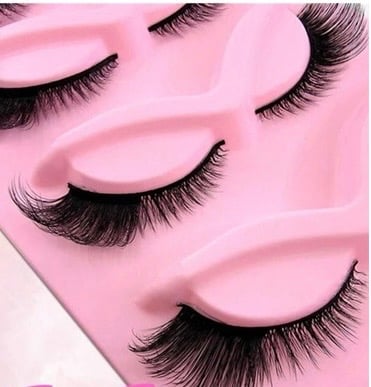 Image of Conceited Cat Eye Lashes