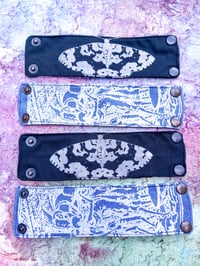 Image 2 of PRINTED WRISTWALLET