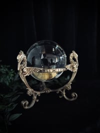 Image 1 of Magnifique boule de cristal de 13cm de diamètre et son support en bronze massif, XIXème siècle