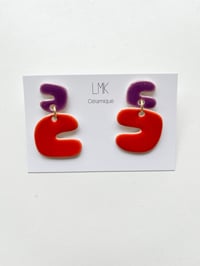 Paire de boucles d'oreilles céramique U TORNADA INVERSA violet et orange sanguine