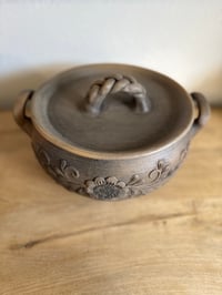 Image 2 of Cazuela Yulinda Bordada