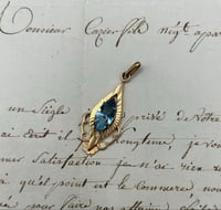 Image 1 of Superbe pendentif plaqué or et verre bleu faceté, début 1900