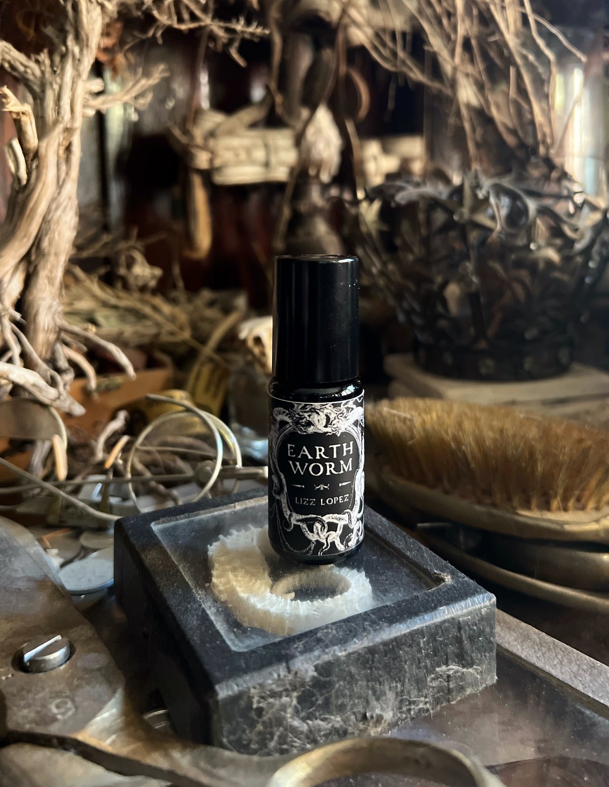 Earthworm Perfume Oil 10ml | Lizz+Lopez