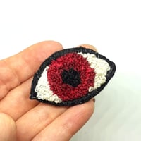 Image 1 of Broche Clairvoyance - Oeil rouge