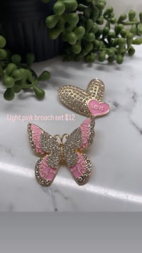 Light pink brooch set