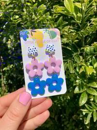Image 3 of DAISY CHAINS - Pink/Blue