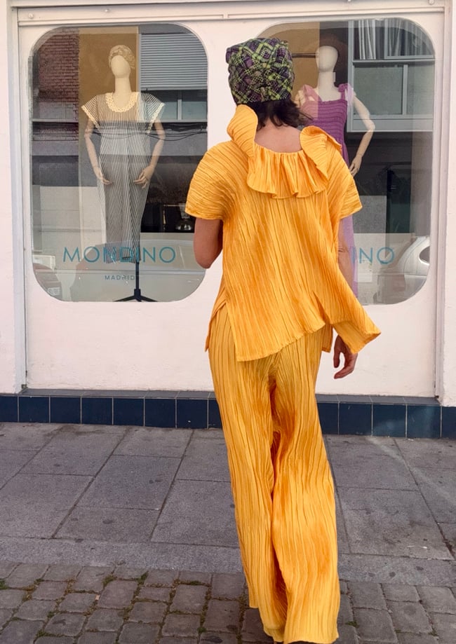 YELLOW PLEATED PANTS
