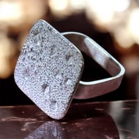 Collapsing New Buildings - The Distressed Block Ring