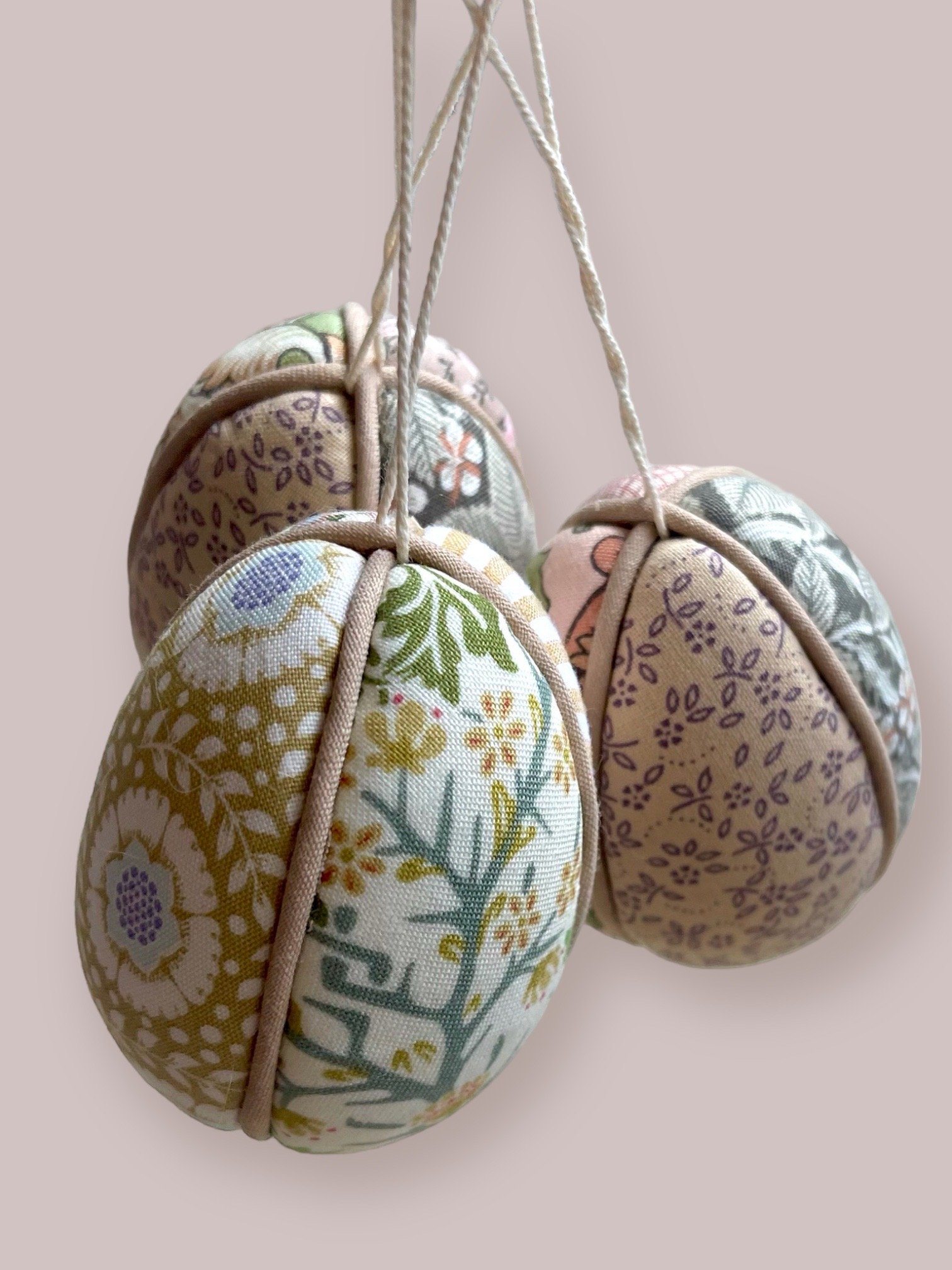 Image of Påskeæg m. snor - Beige/Gl. Rosa
