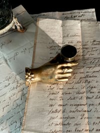 Image 9 of Bougeoir, presse papier en bronze massif, en forme de main, début 1900