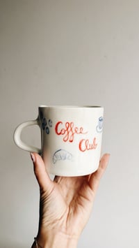 Image 1 of Taza de cerámica hecha a mano "Coffee Club"