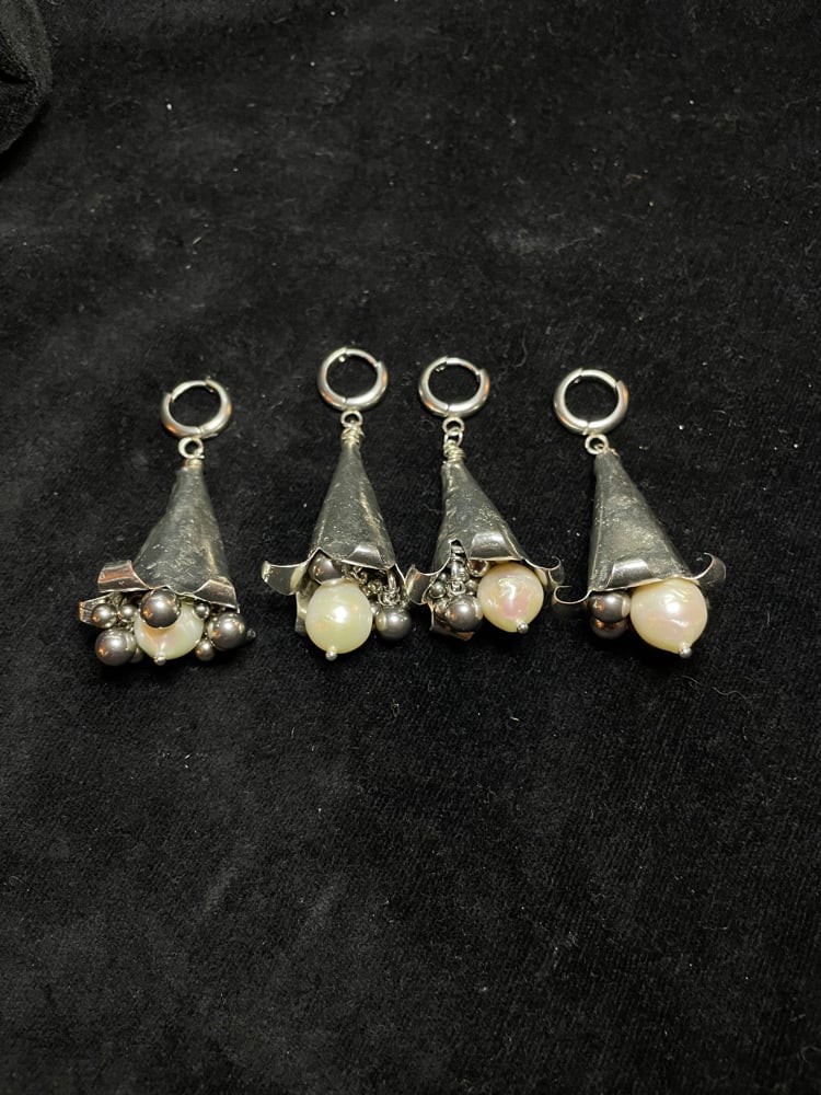 trumpet flower earrings Image 2