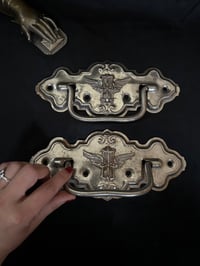 Image 1 of Paire de poignées chromée , décor de sablier ailé, 1910-20