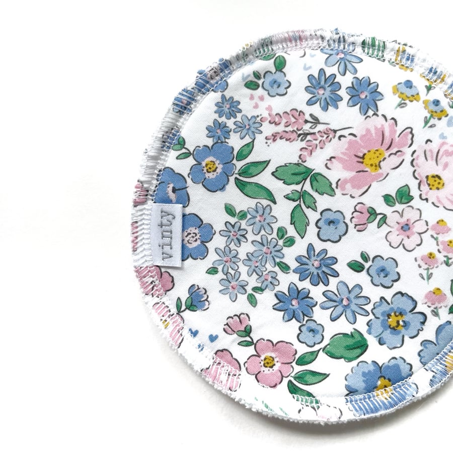 Image of Vinty Reusable Breast Pads: Cottage Cutie