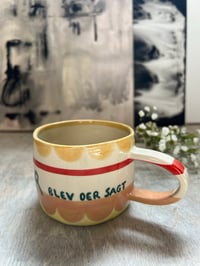 Image 3 of “Jeg er en okay mor” kop