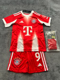 Image 1 of Bayern Munich red Kane no.9