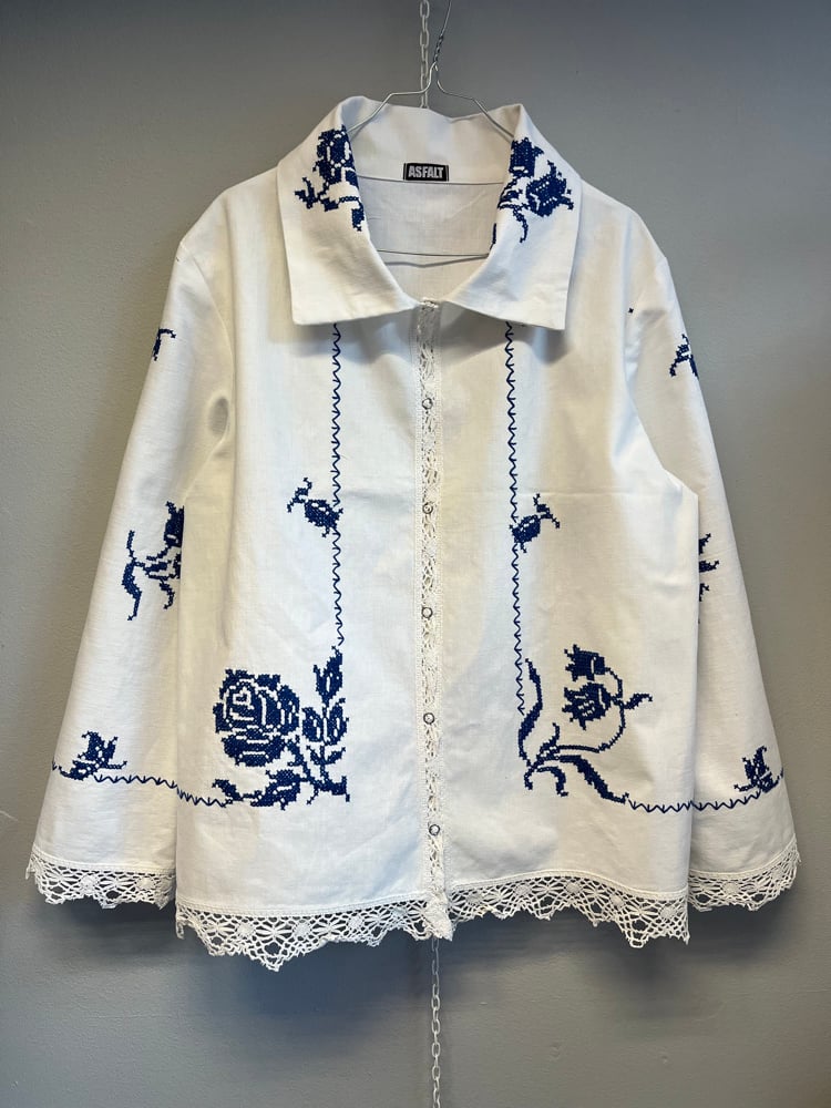 Image of Shirt with blue embroidery (l/xl)