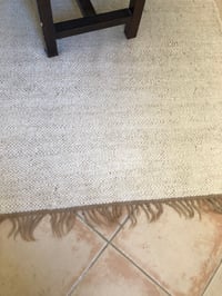 Image 4 of Tapis laine coloris crème 