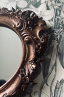 Miroir de toilette, en cuivre, à décor de putti et de roses, époque Napoleon III, style roccocco!