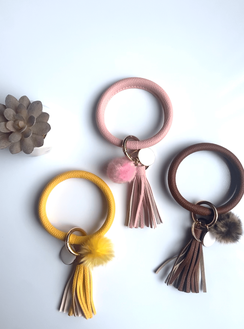 Image of Rounded leather wristlet