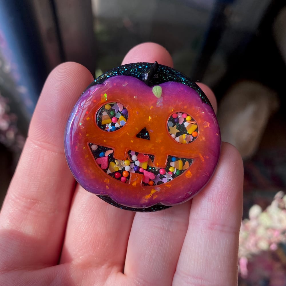 Image of Jack-o-Lantern Phone Grip Shaker (orange & purple)