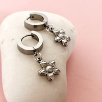 Image 2 of Little Textured Flower Huggies