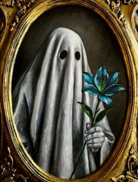 Image 5 of Fantasma con lirio azul