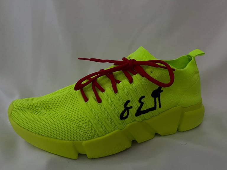 704SE 4 “Grinch” Image 3