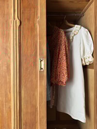 Image 6 of L’armoire parisienne aux portes coulissantes