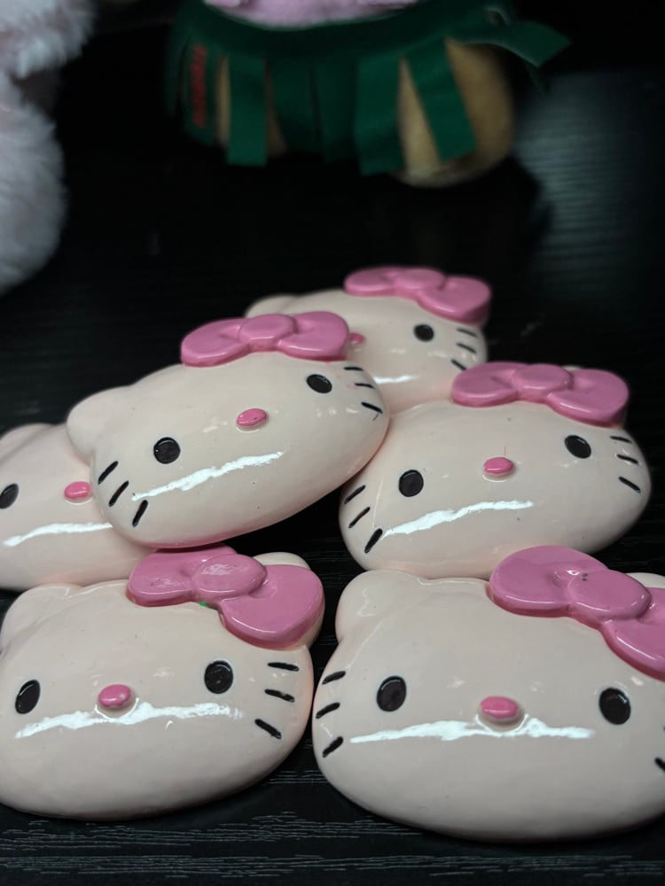 Image of large pink HK head