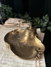 Image 5 of Encrier Art Nouveau en bronze et godet en porcelaine, début 1900